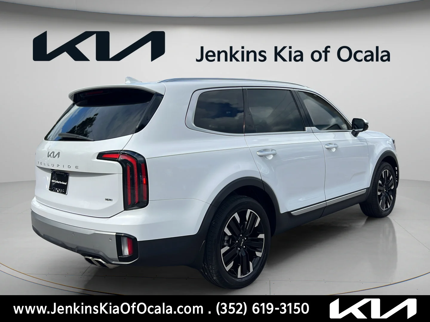 Used 2024 Glacial White Pearl Kia SX Prestige image 3