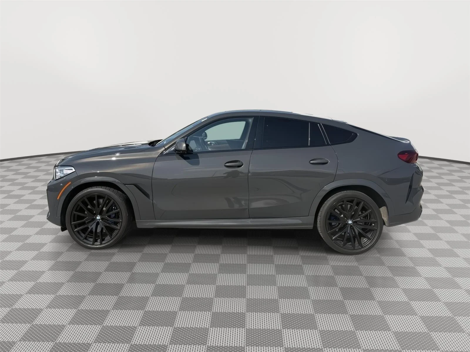 Used 2023 Gray BMW M50i image 3