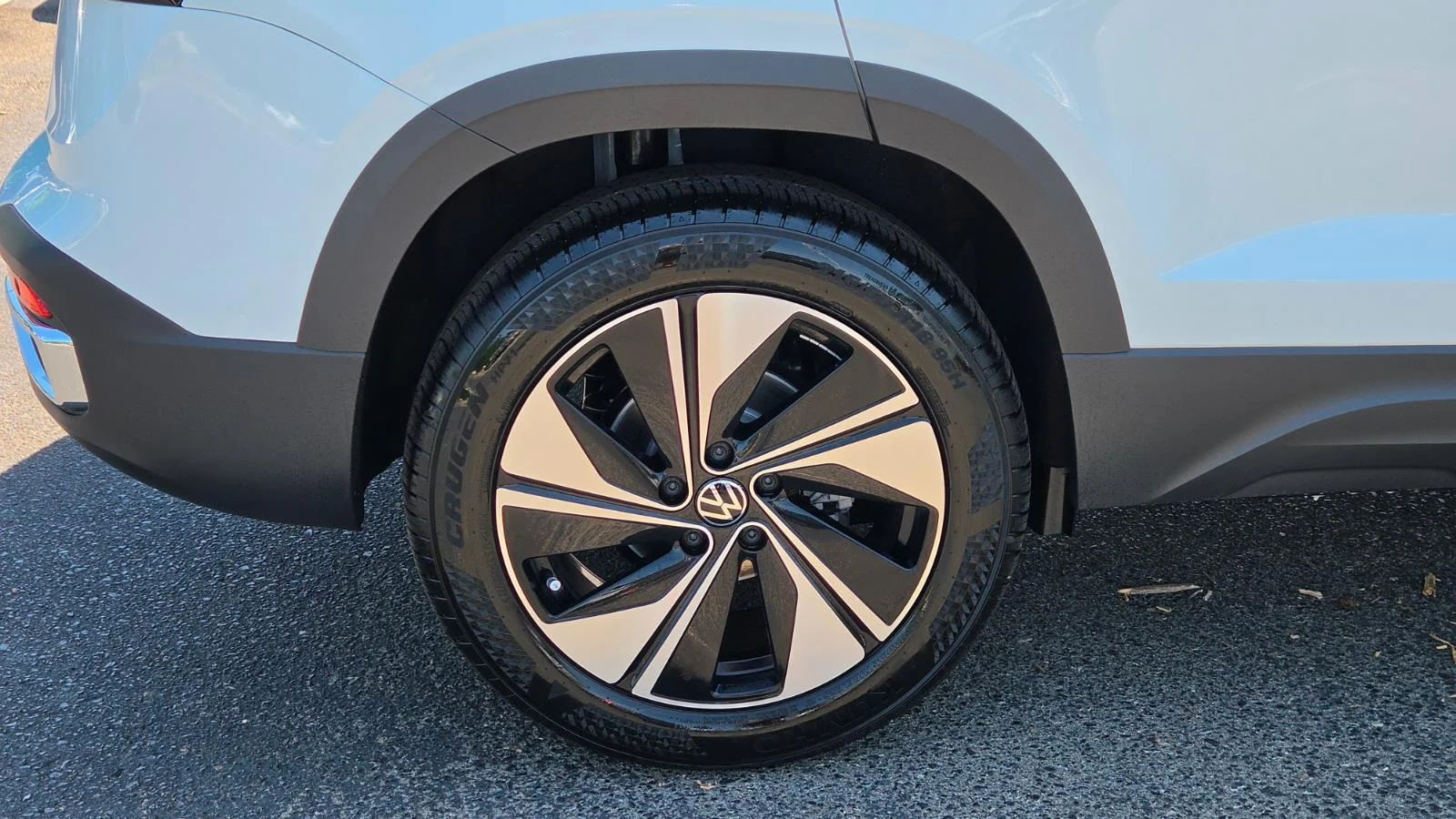 New 2026 Pure White Volkswagen SE image 17