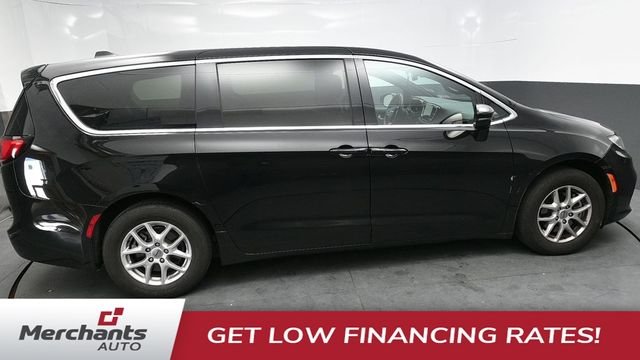 Used 2025 Black Chrysler Select image 3