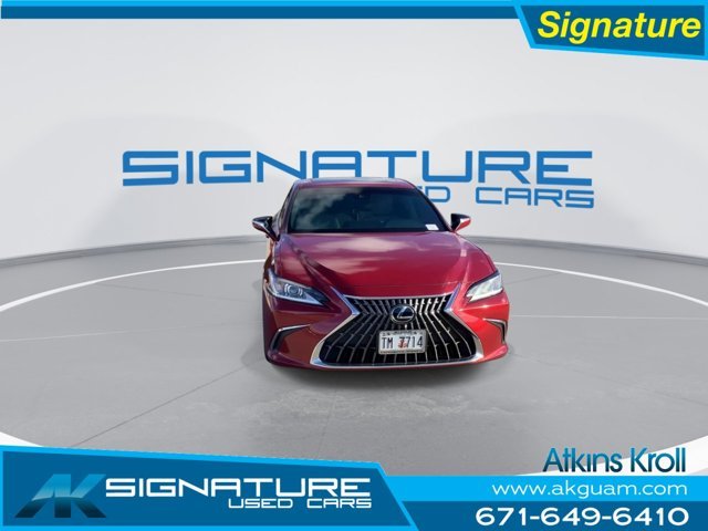 Used 2023 Red Lexus ES 350 Luxury image 4