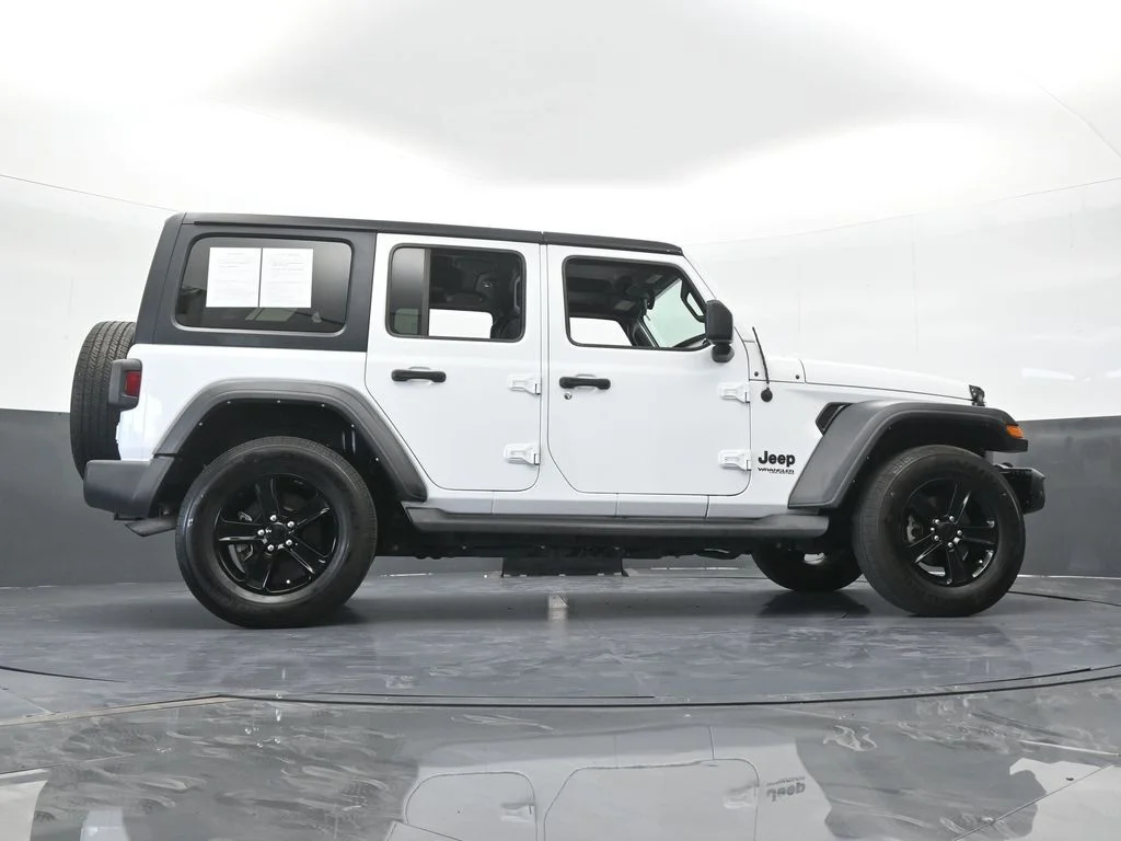 Used 2022 Bright White Clearcoat Jeep Unlimited Sport Altitude image 63