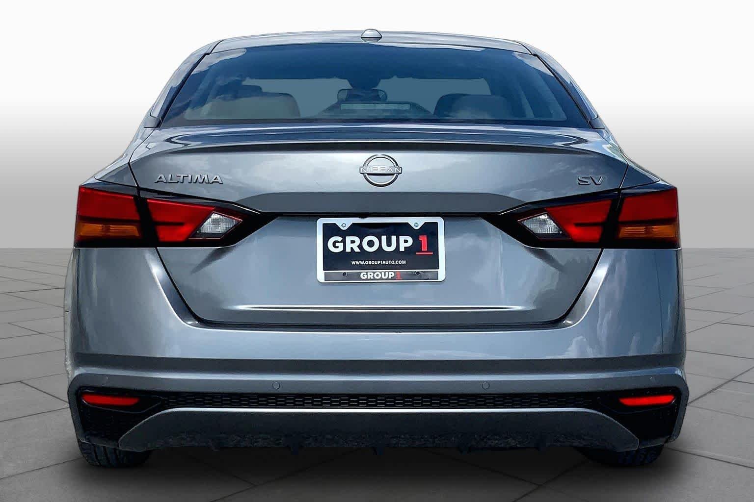 Used 2023 Gun Metallic Nissan 2.5 SV image 5