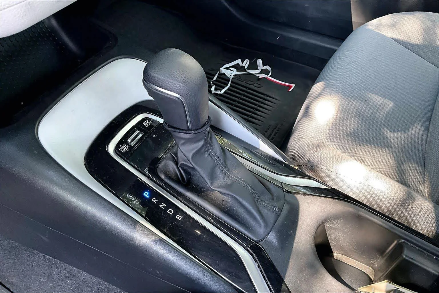 Used 2025 Underground Toyota Hybrid SE image 15