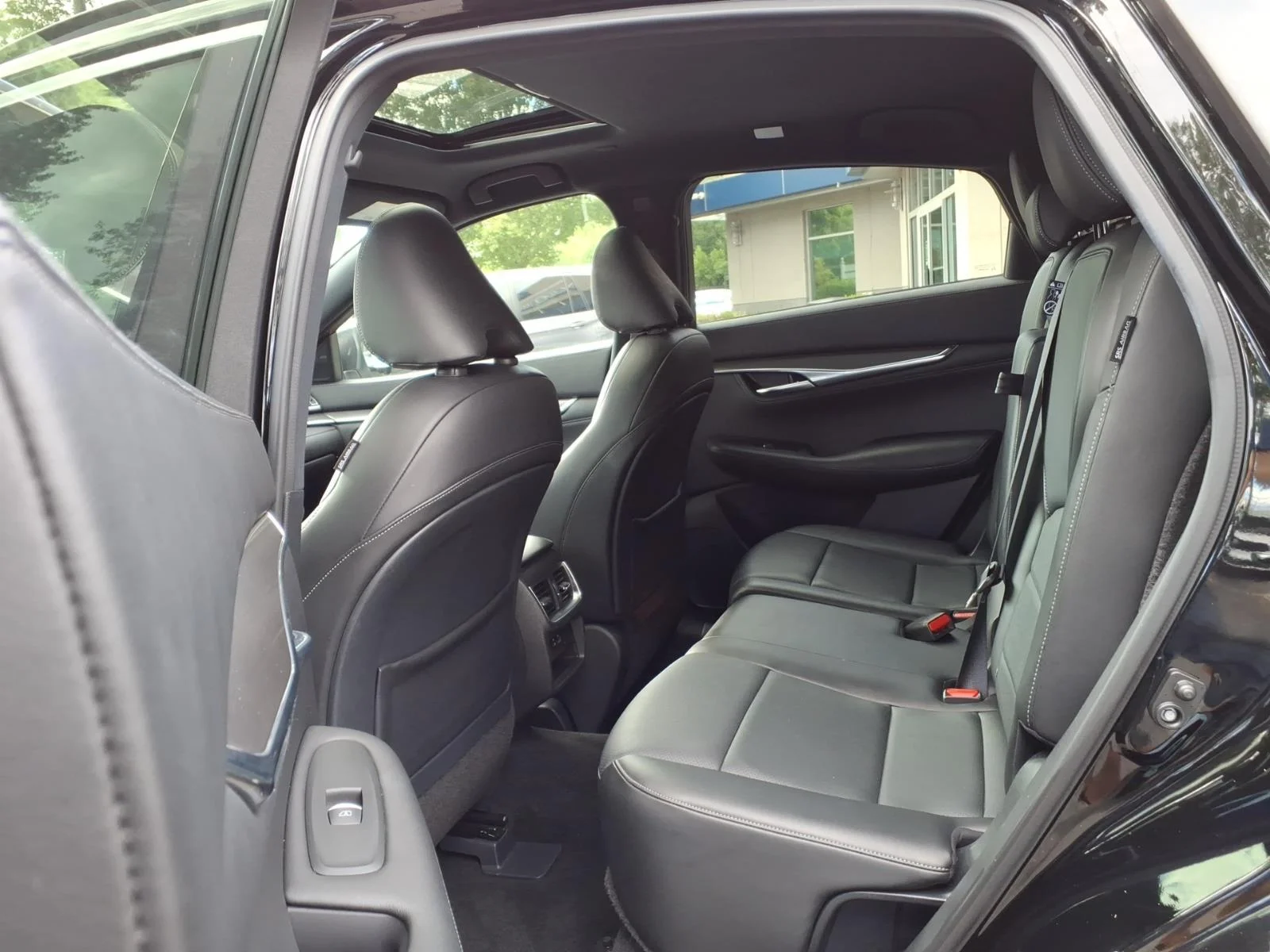 Used 2023 Black Obsidian INFINITI Luxe image 16