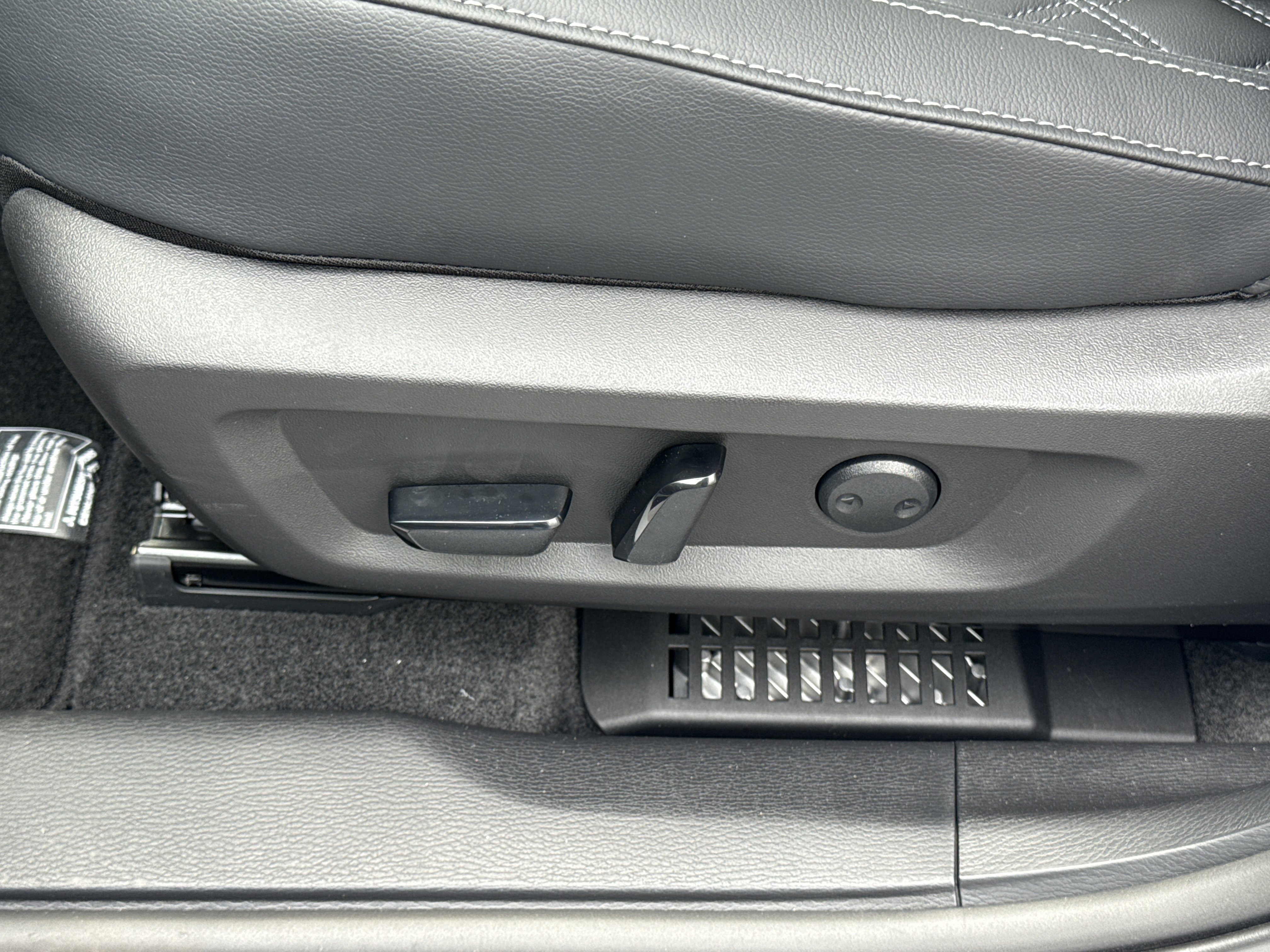 New 2026 Alpine Frost Nissan Platinum AWD image 15
