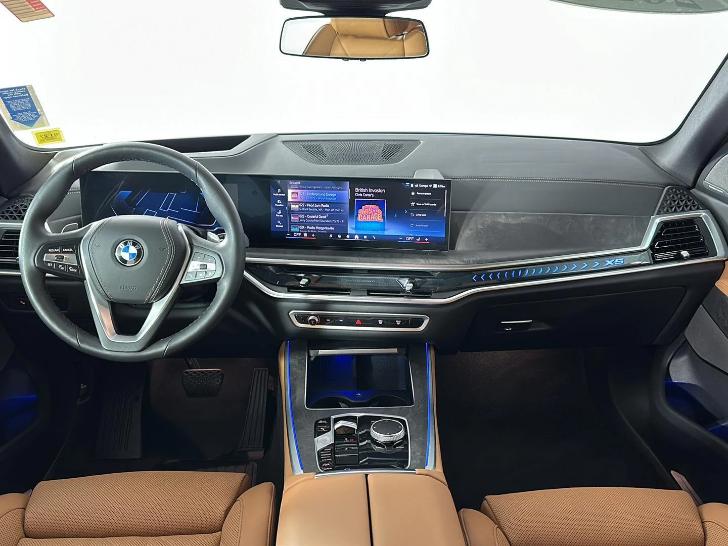 Used 2026 Mineral White Metallic BMW xDrive40i image 2