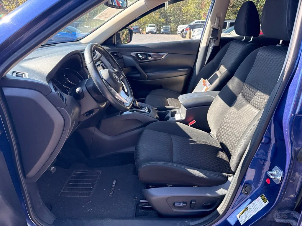 Used 2017 Blue Nissan SV image 5