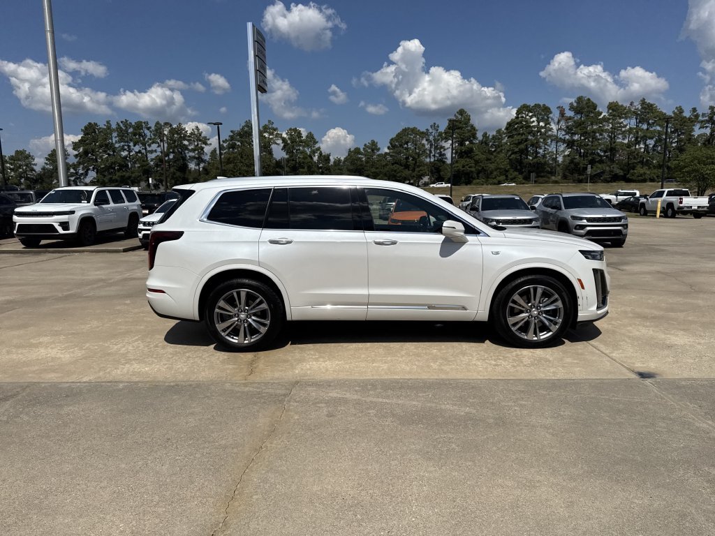 Used 2025 White Cadillac Premium Luxury image 4