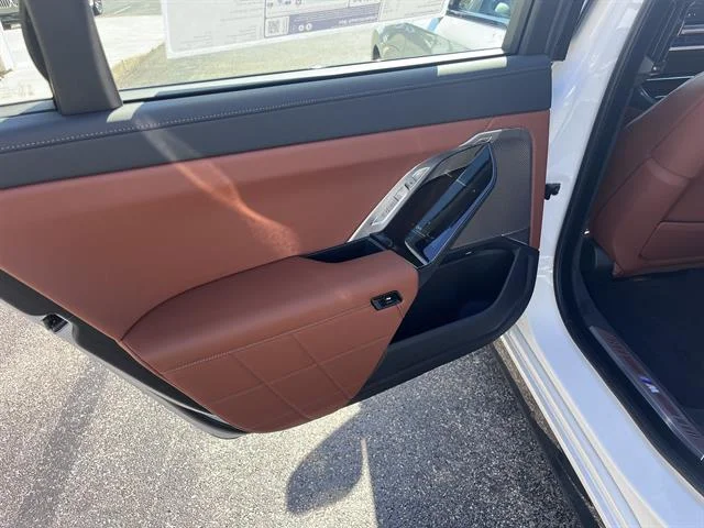 New 2026 Mineral White Metallic BMW 750e xDrive image 21