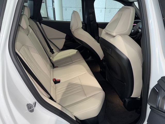 New 2026 Mineral White Metallic BMW 30 xDrive image 13