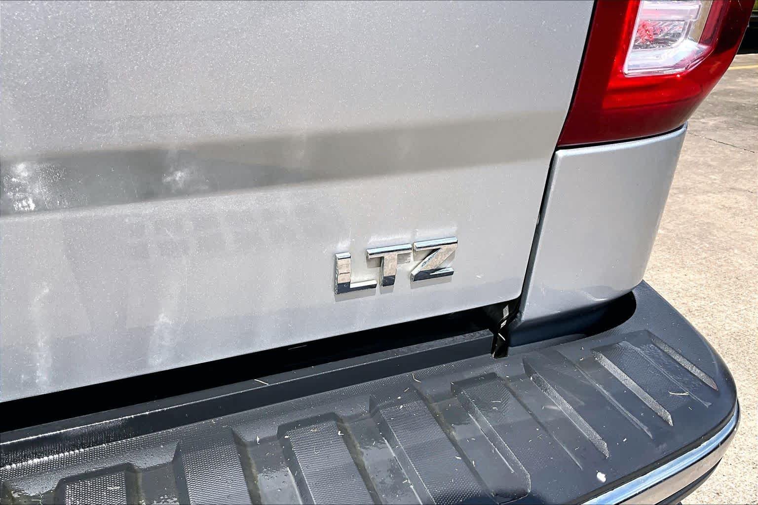 Used 2018 Silver Ice Metallic Chevrolet LTZ image 10