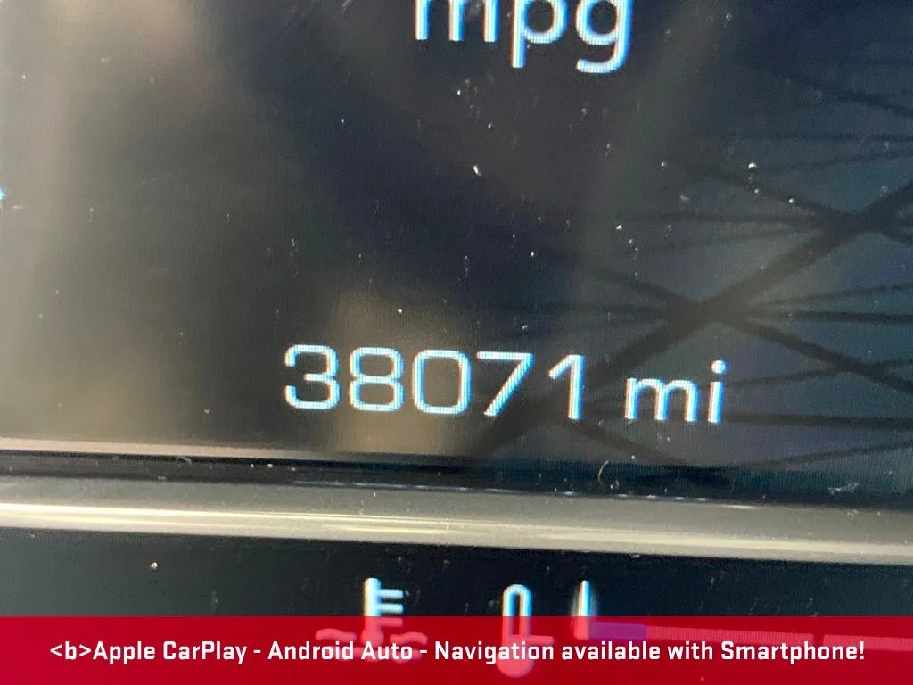 Used 2024 White GMC AT4 image 7