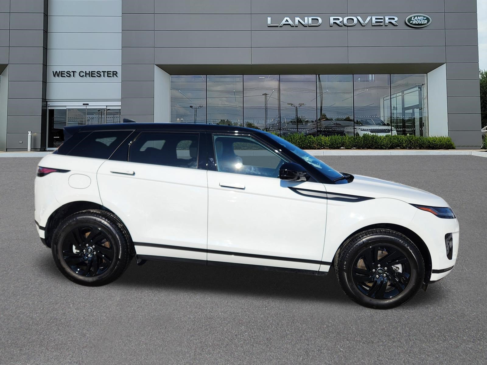 Certified Used 2026 Fuji White Land Rover S image 6