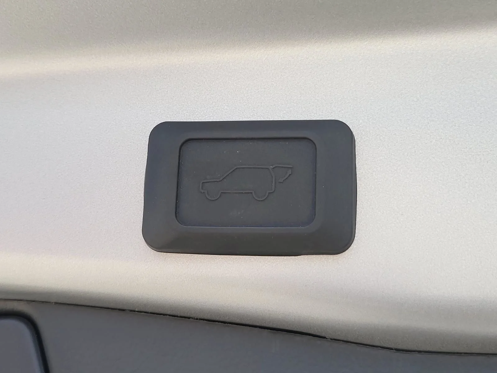 Used 2024 Silver Toyota XLE Premium image 13