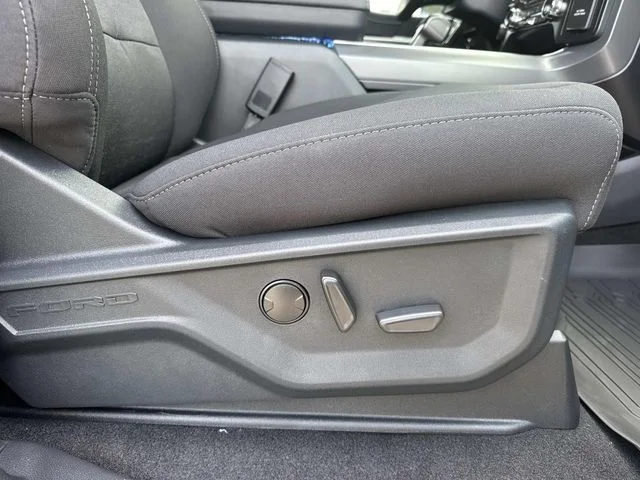 New 2026 Agate Black Metallic Ford XLT image 28