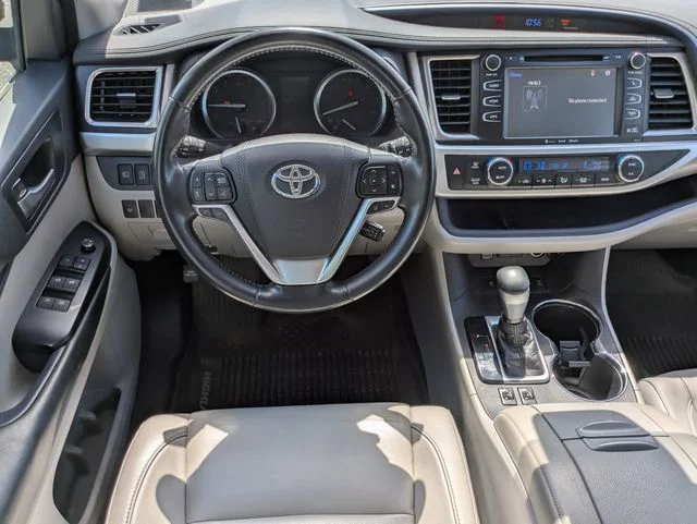 Certified Used 2018 Silver Toyota XLE image 11