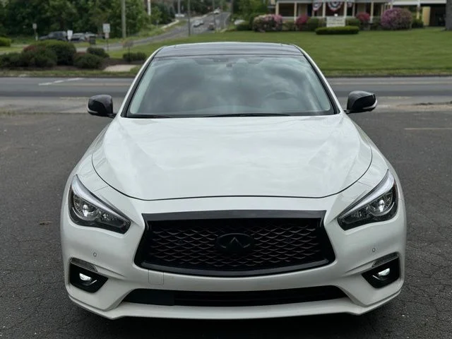 Used 2023 White INFINITI LUXE image 2