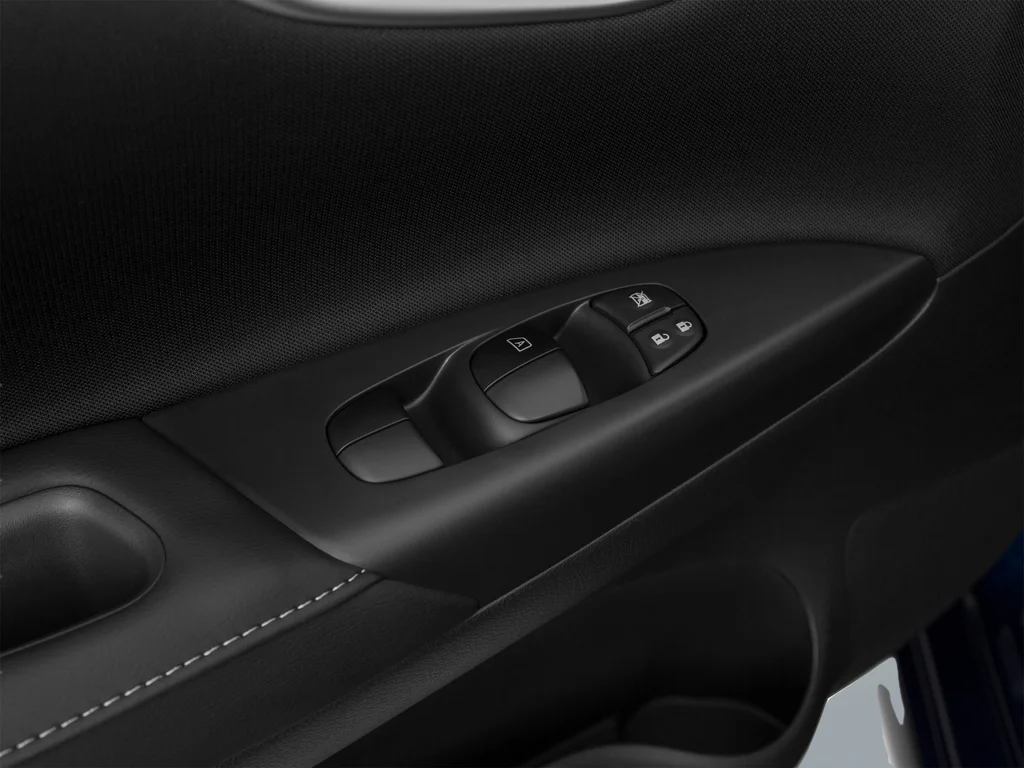 Used 2019 Blue Nissan SV image 13