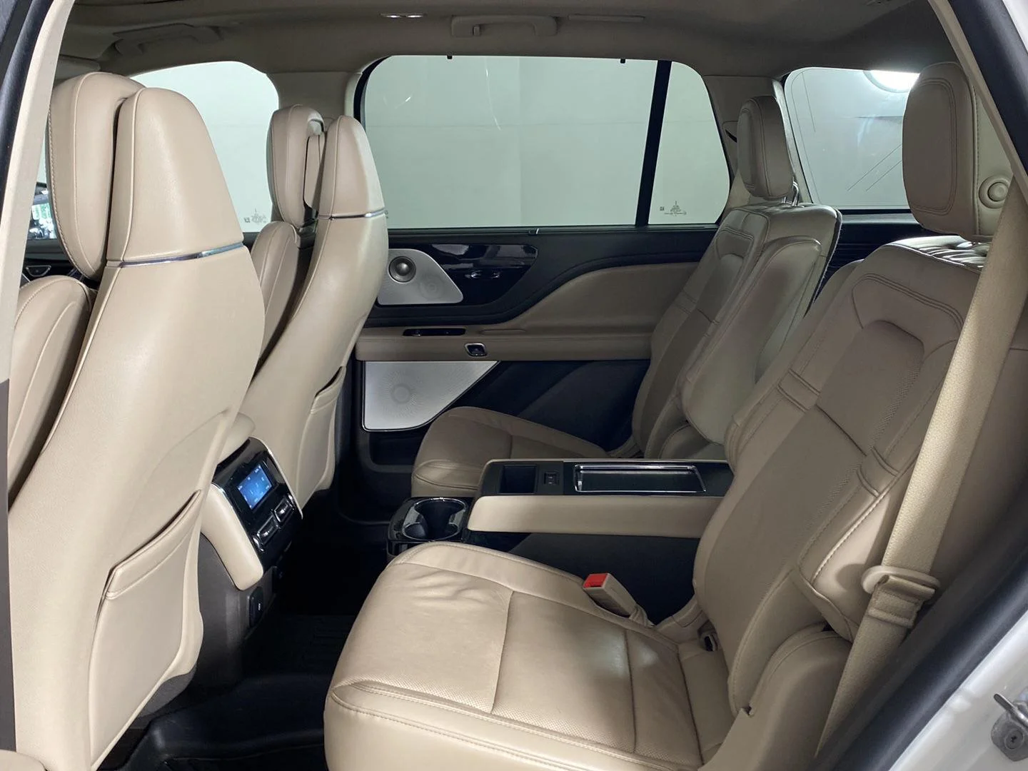 Used 2020 Pristine White Metallic Tri-Coat Lincoln Reserve image 26