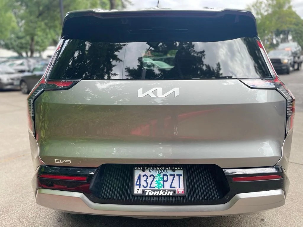 Certified Used 2024 Pebble Gray Kia Land image 5