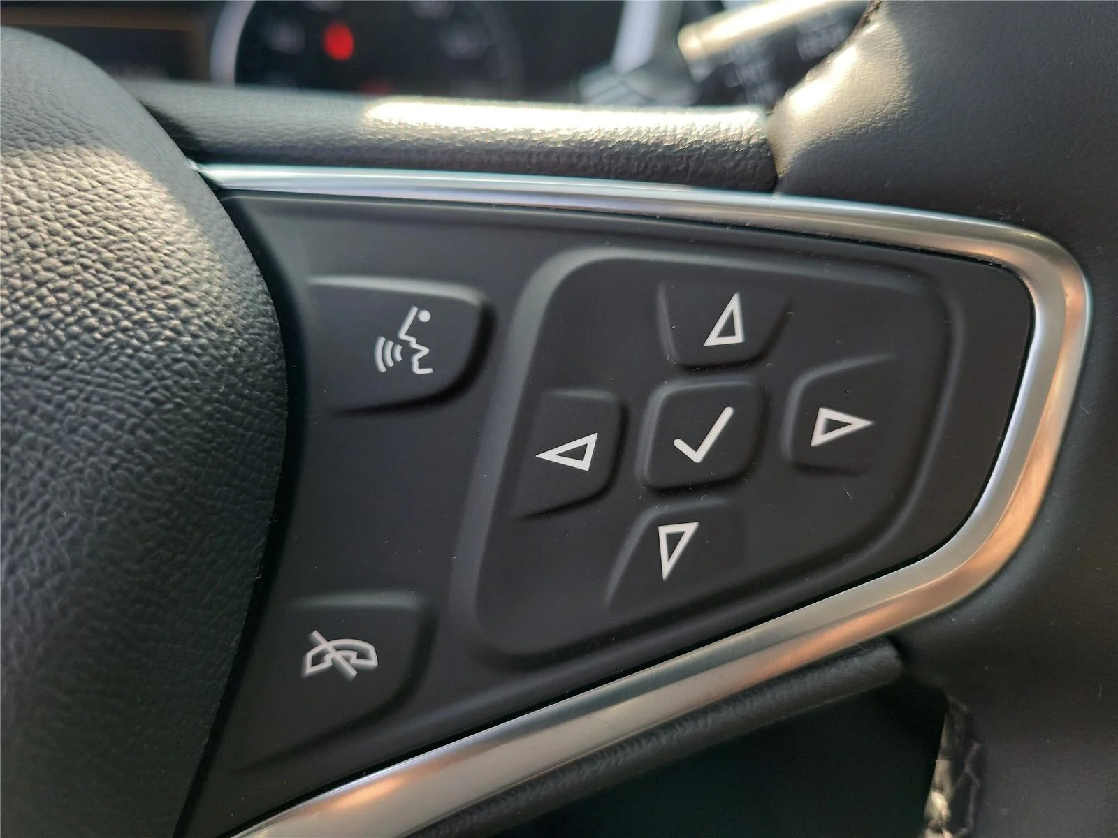 Used 2024 Lakeshore Blue Metallic Chevrolet LT image 22
