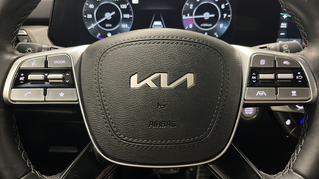 Used 2025 Glacial White Pearl Kia SX X-Line image 16