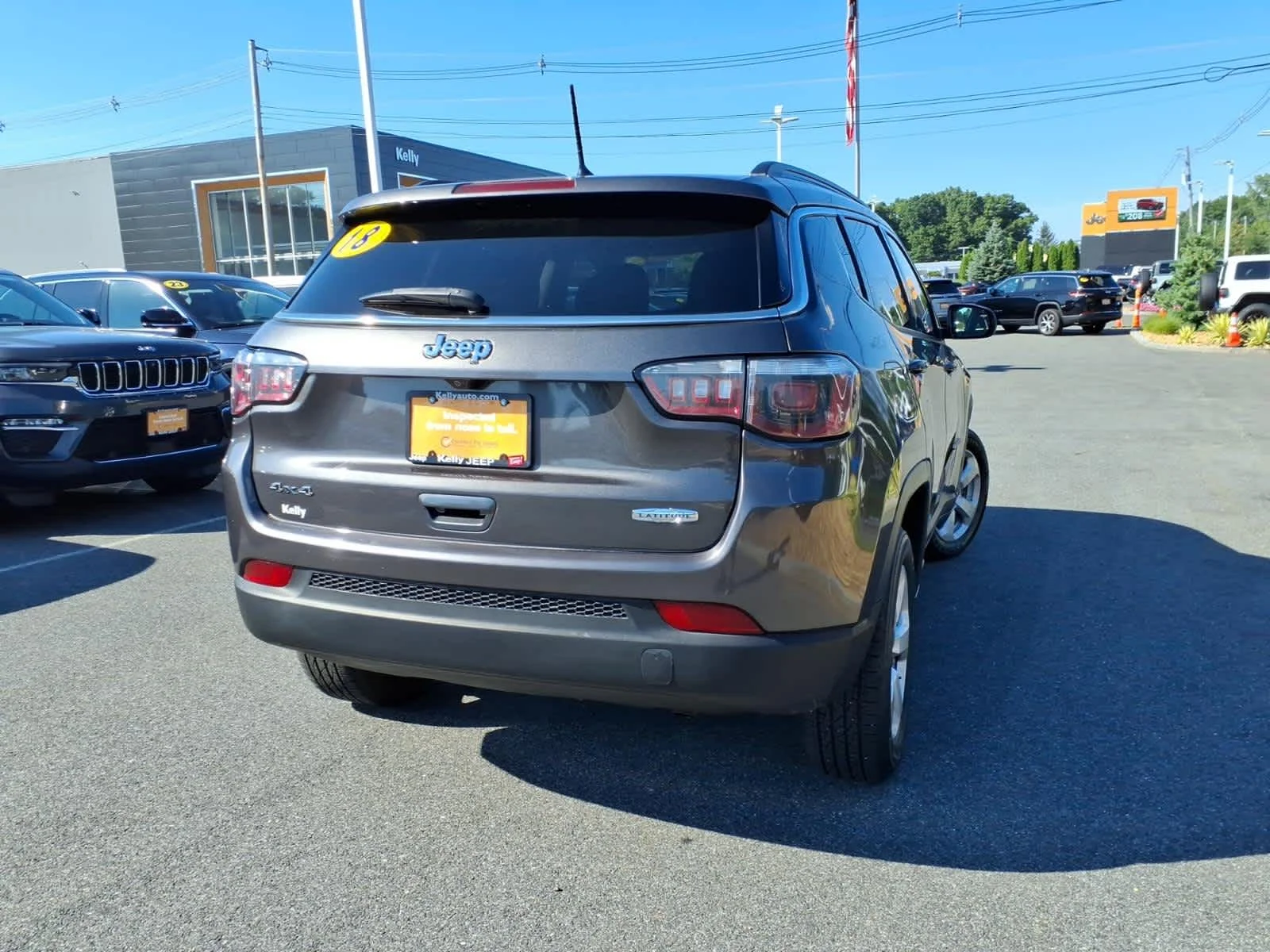 Certified Used 2018 Granite Crystal Met. Clear Coat Jeep Latitude image 8