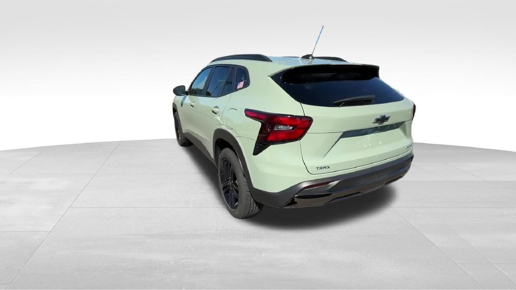 Used 2025 Green Chevrolet ACTIV image 3