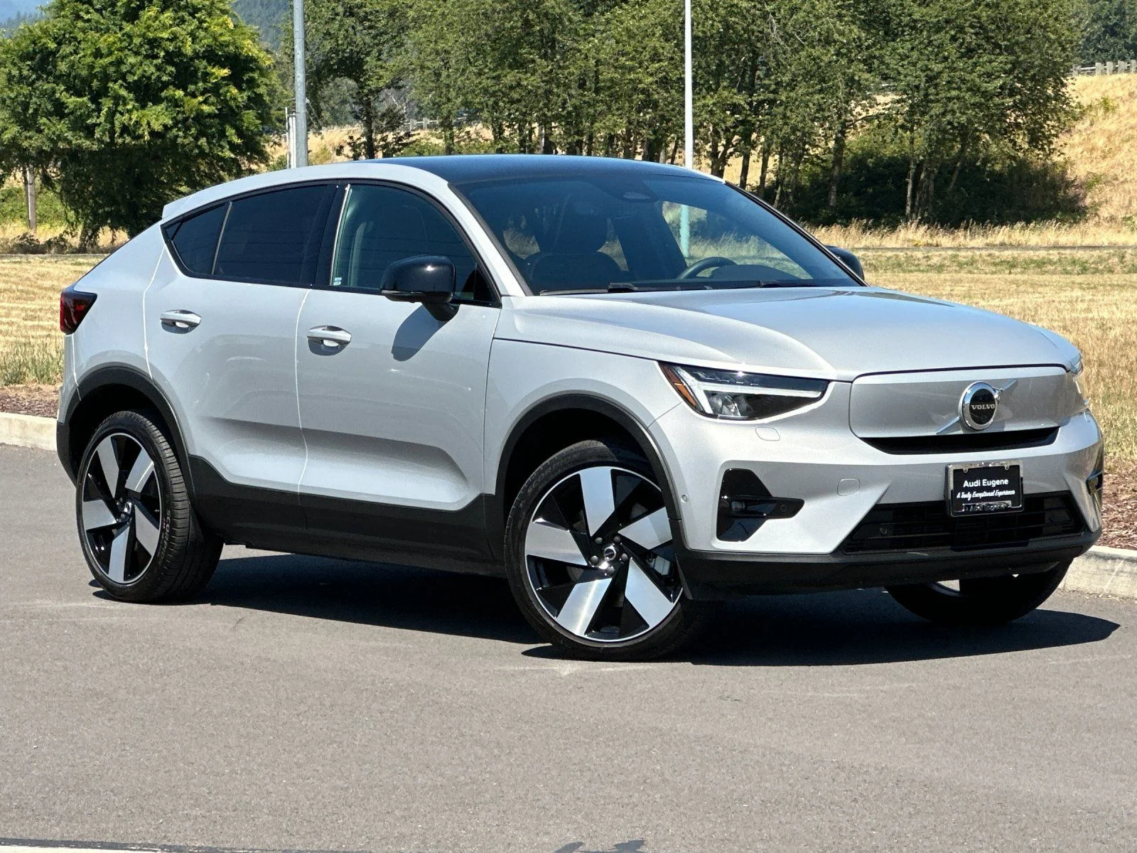 Used 2023 Silver Volvo Ultimate image 1