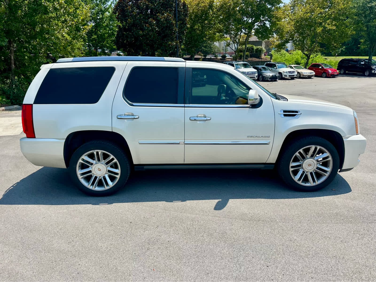 Used 2012 White Diamond Tricoat Cadillac Platinum Edition image 4