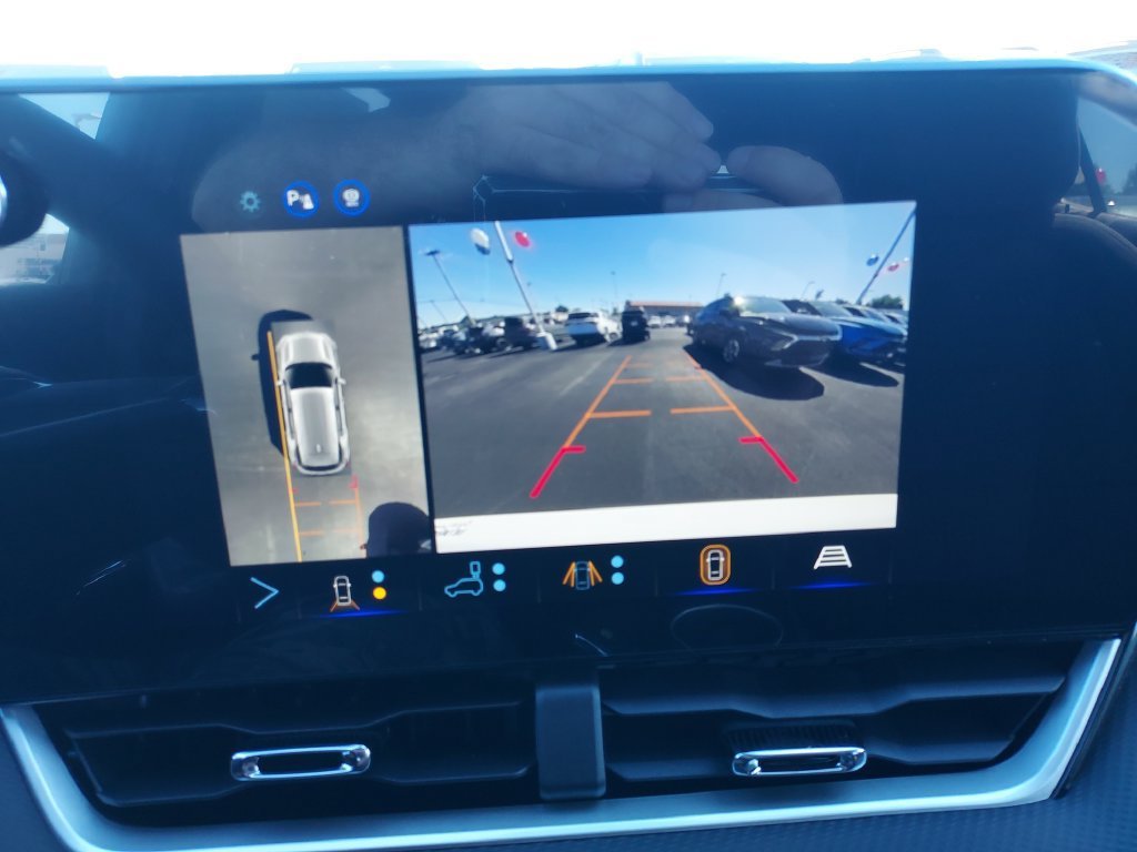 2027 Chevrolet Equinox LT - Photo 23