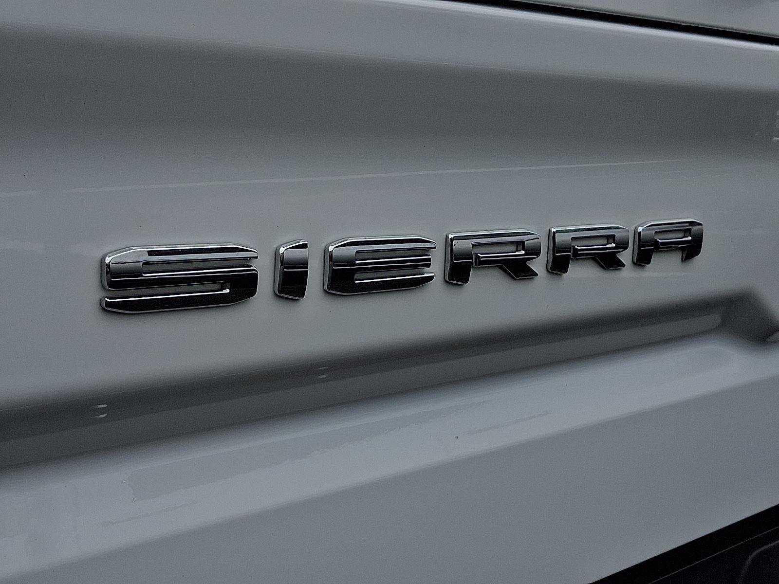 Used 2025 Summit White GMC AT4 image 32