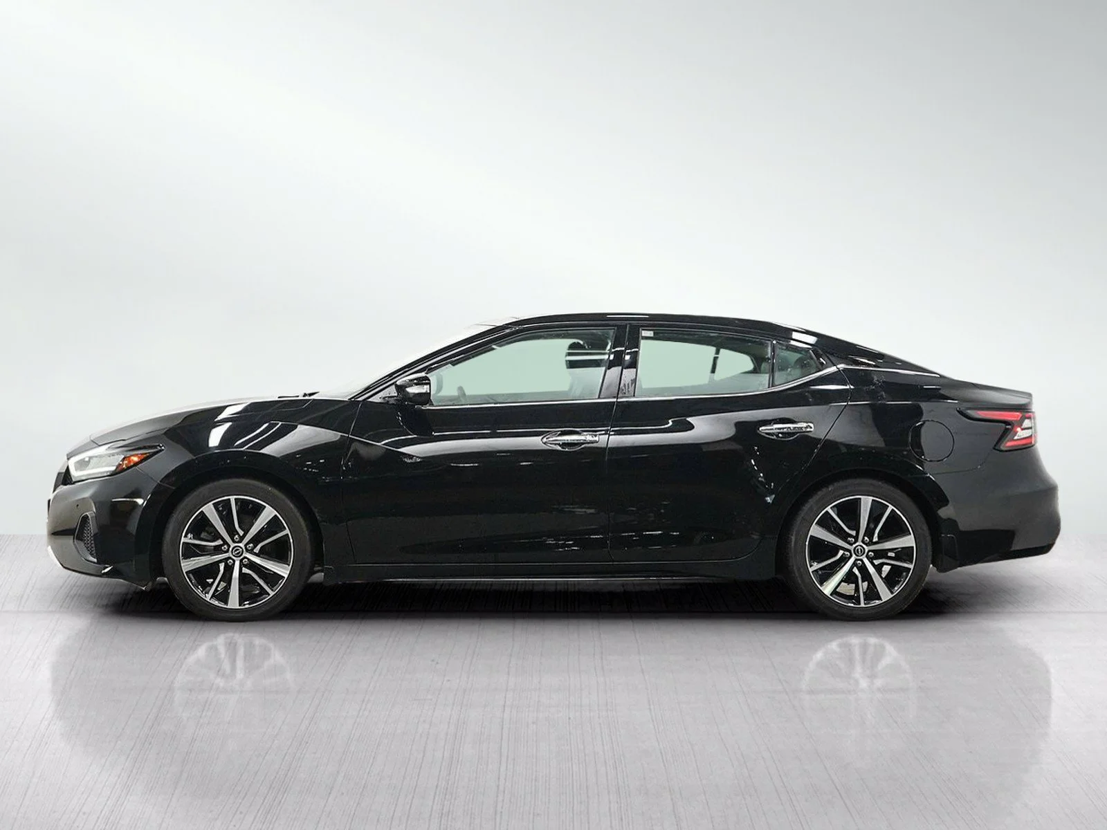 Used 2023 Nissan Maxima SL with VIN 1N4AA6DV5PC510319 for sale in Burnsville, Minnesota