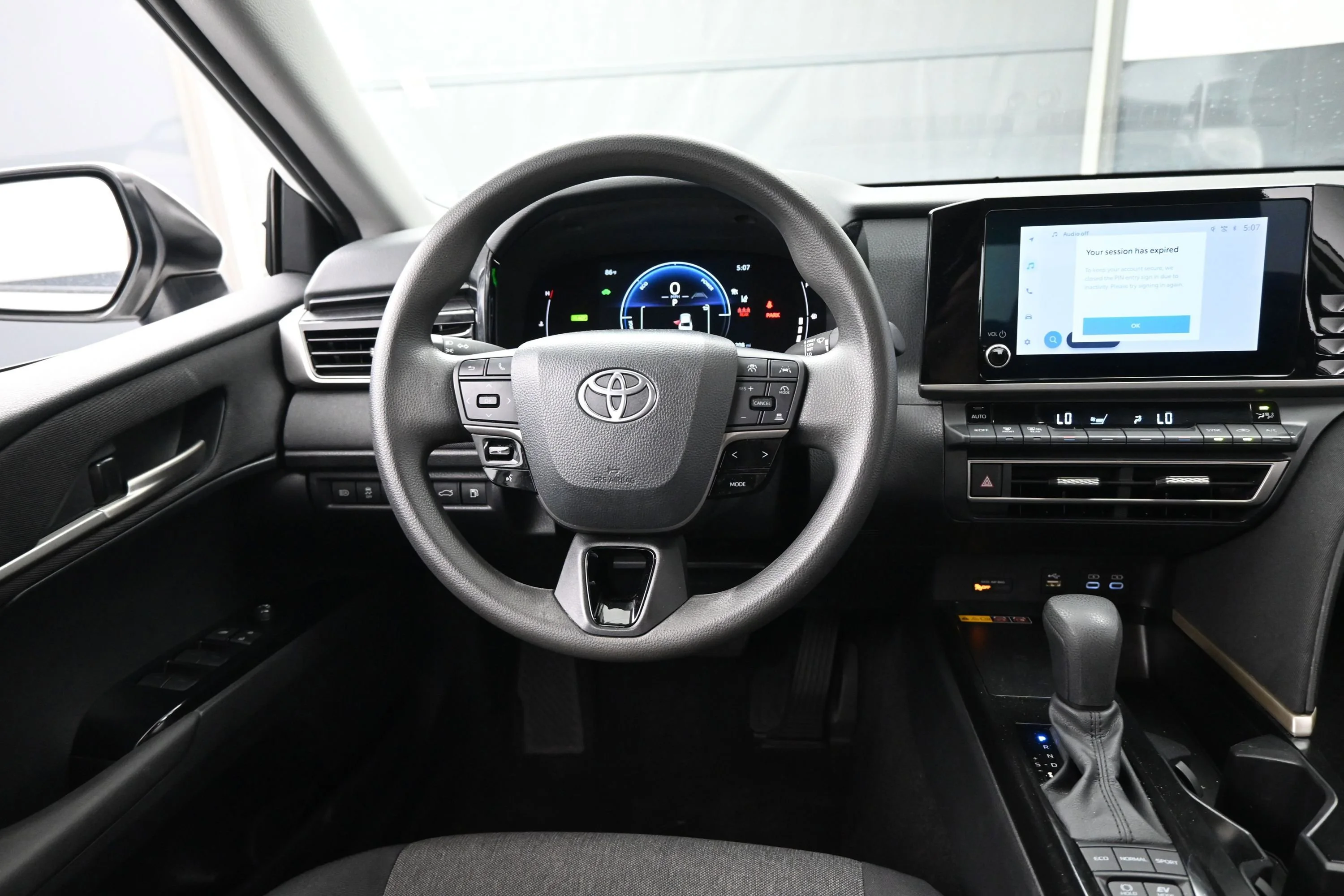 Used 2025 Ice Toyota LE image 12