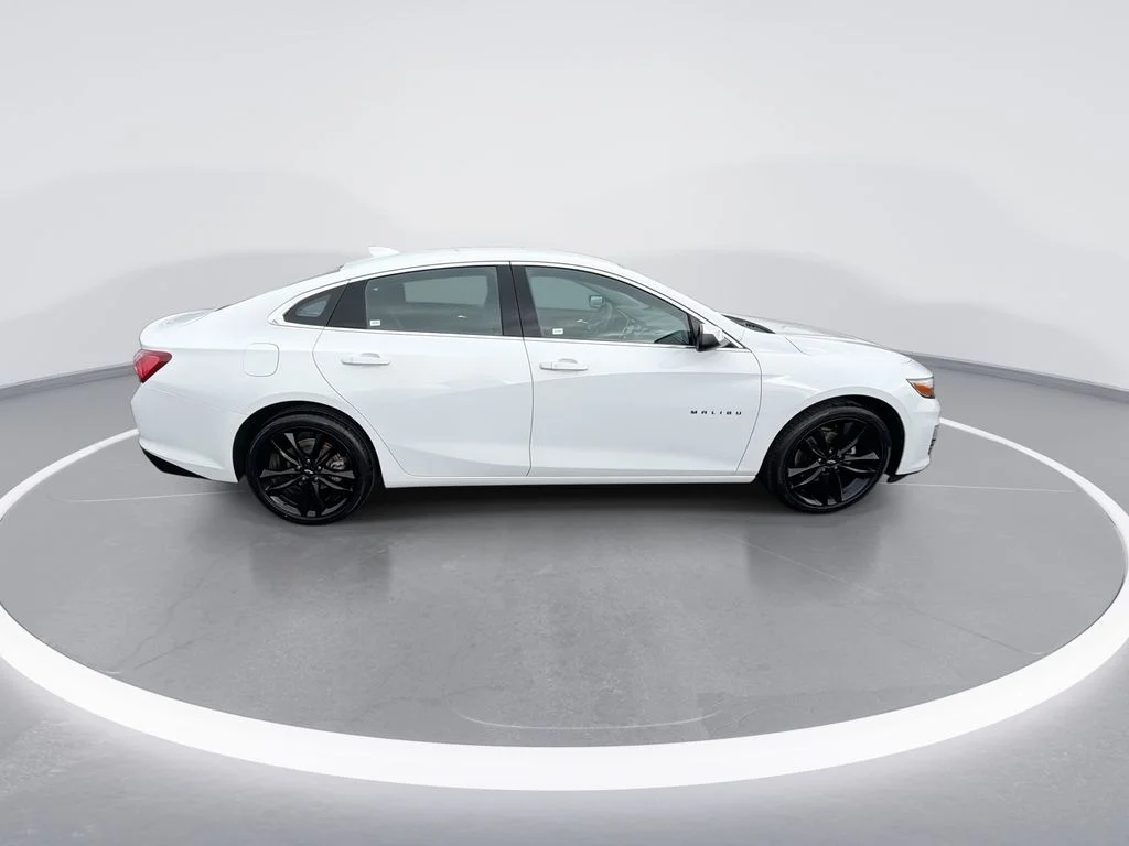 Used 2024 White Chevrolet LT image 9