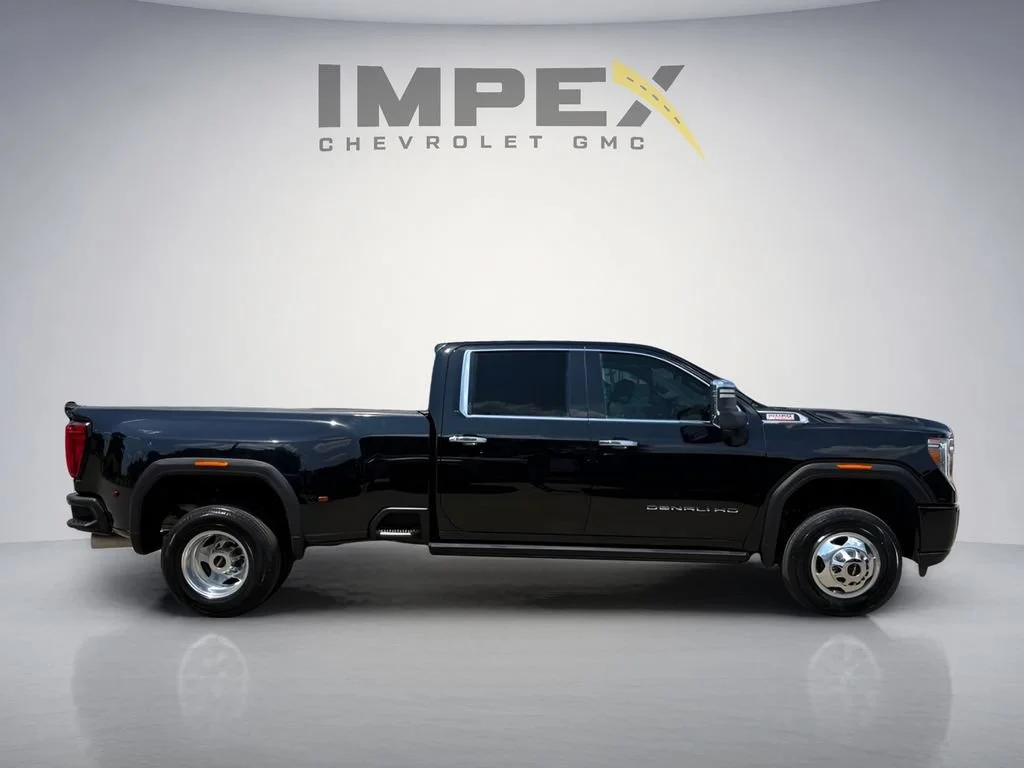 Used 2022 Onyx Black GMC Denali DRW image 6