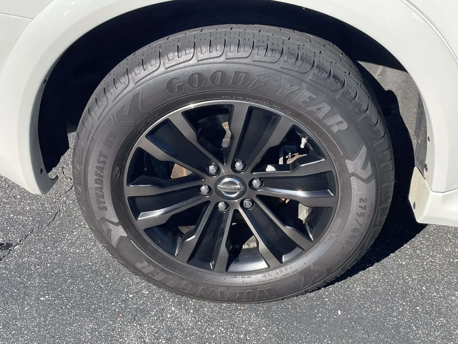 Used 2020 White Nissan Platinum 4WD image 7