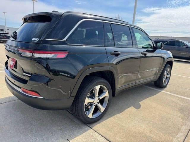 New 2026 Diamond Black Crystal Pearlcoat Jeep Limited image 6