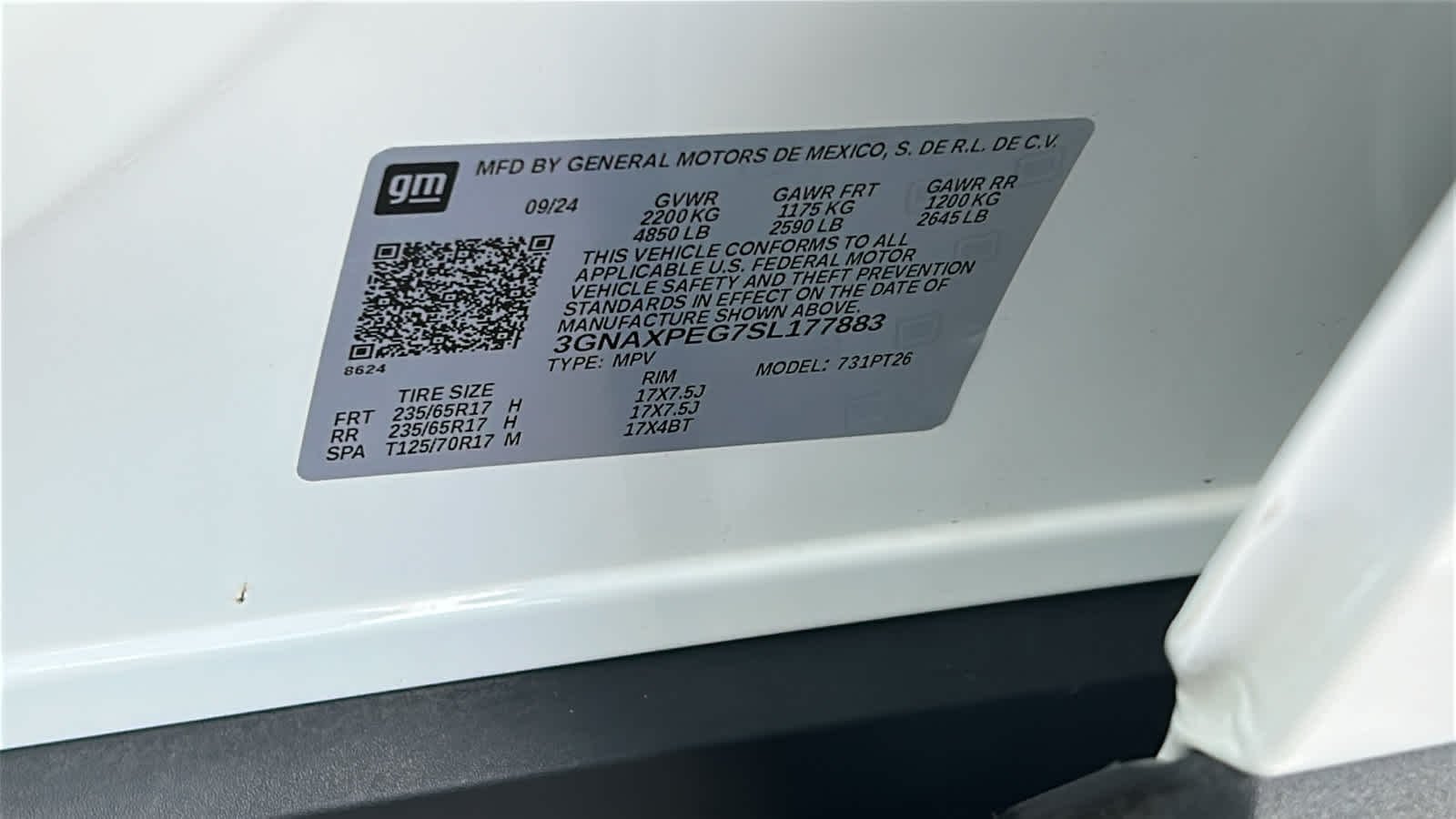 Used 2025 Summit White Chevrolet AWD LT image 30