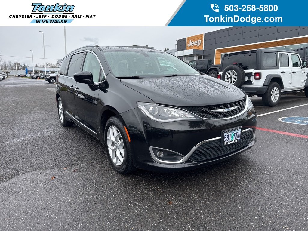 2017 Chrysler Pacifica Touring-L Plus