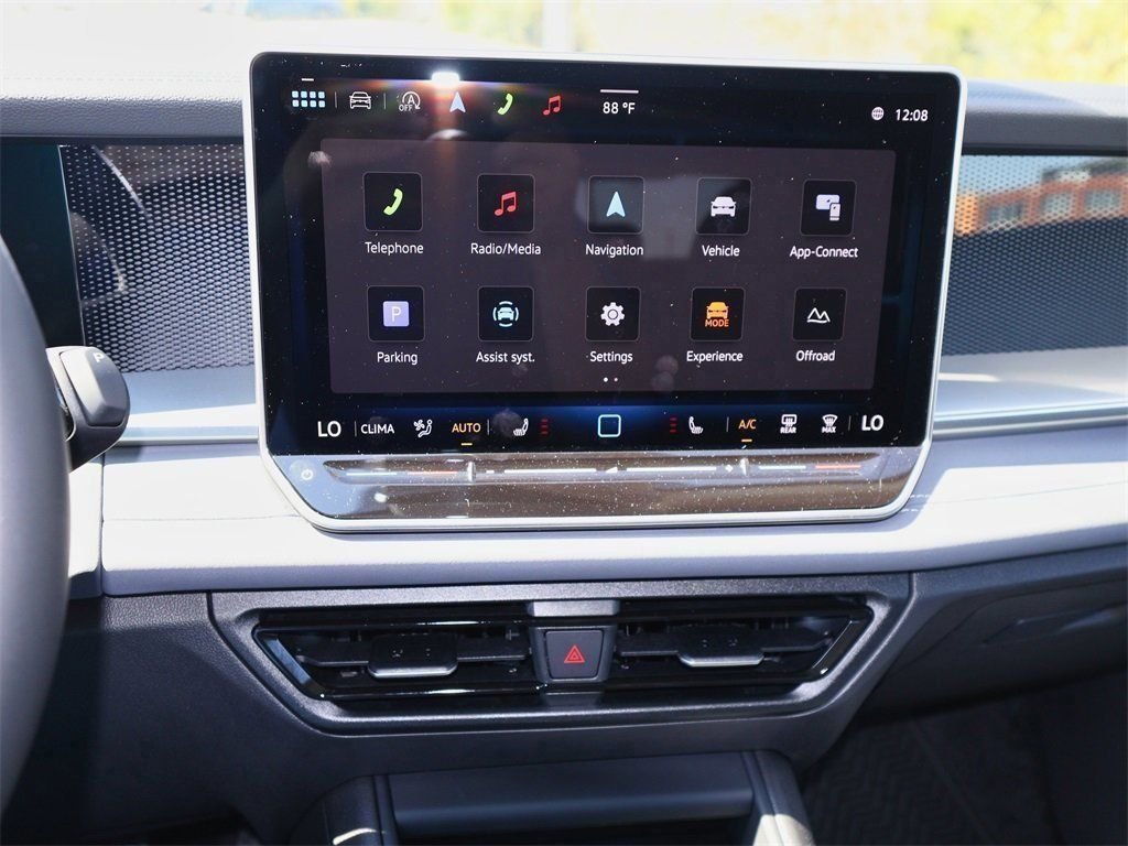 2025 Volkswagen Tiguan SE - Photo 18