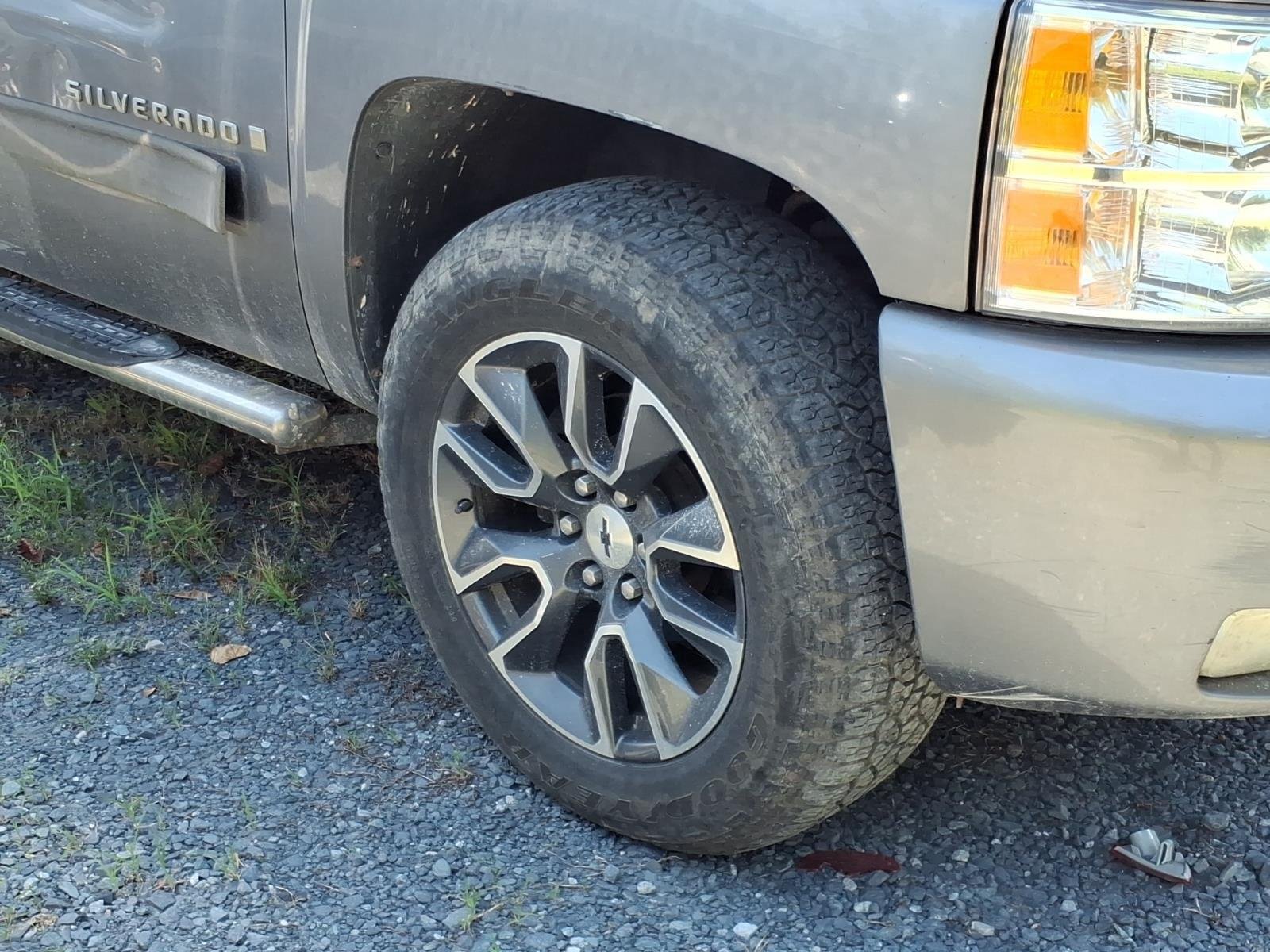 Used 2009 Graystone Metallic Chevrolet LT image 7