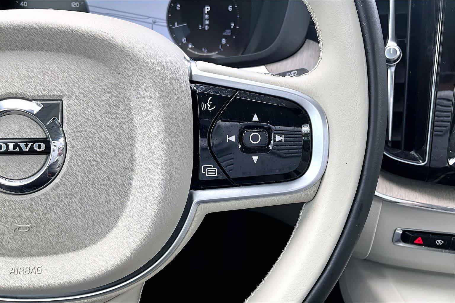 Used 2020  Volvo Inscription image 23