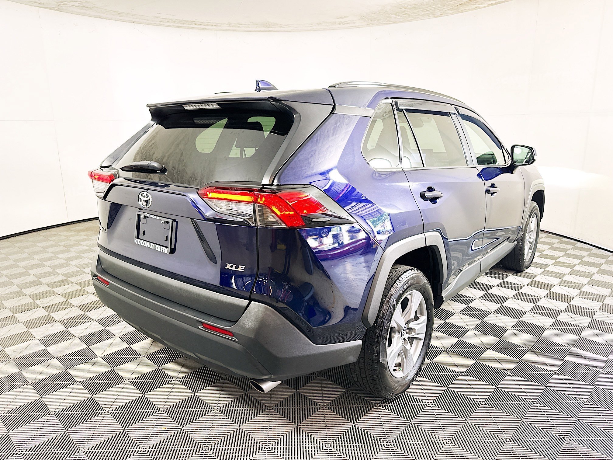 2022 Toyota RAV4 thumbnail 5