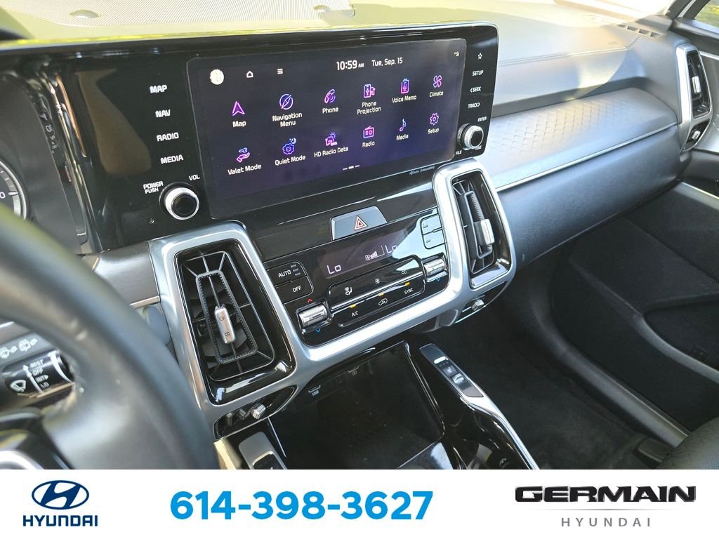 Used 2022 White Kia SX image 25