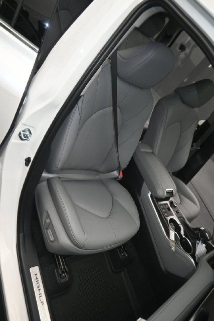 New 2026 Wind Chill Pearl Toyota Limited image 17