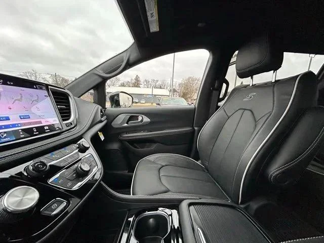 2026 Chrysler Pacifica Limited - Photo 51