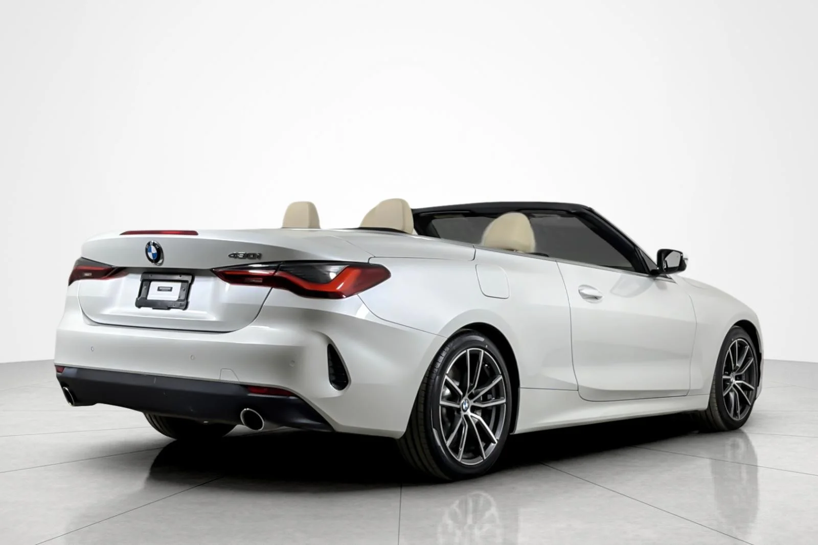 Used 2023 MINERAL WHITE BMW 430i Convertible image 5