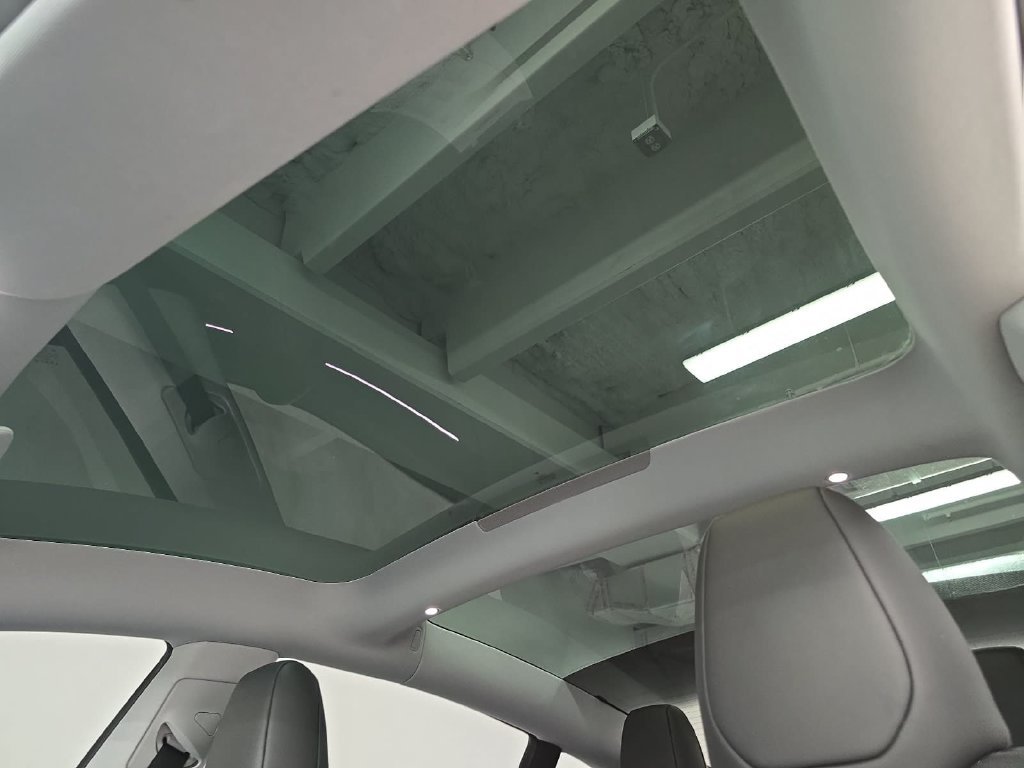 Used 2025  Tesla  image 23